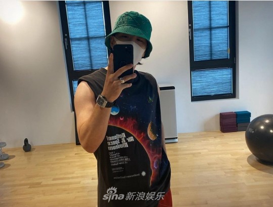 組圖：BIGBANG太陽TOP慶祝組合出道15週年 晒照分享感悟