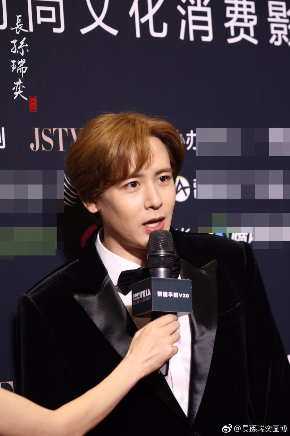 01.16】【明星】昔日男神2pm尼坤亮相发福变胖 发际线有点儿危险