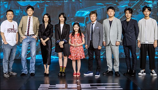 组图：《釜山行》续作《半岛》将映 姜栋元李贞贤合体宣传