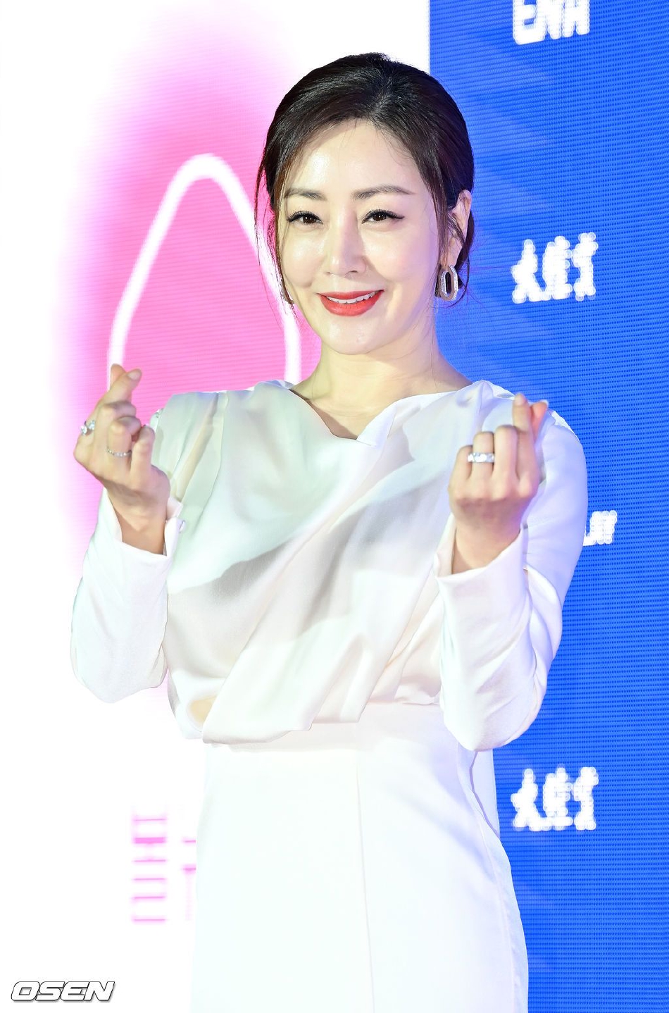 吳娜拉