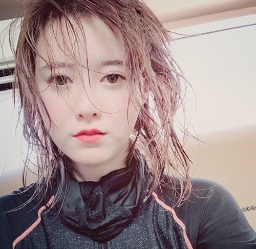 07.30】【明星】具惠善海边旅行笑容甜美 皮肤雪白重回颜值巅峰