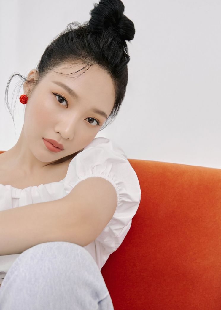 组图：RedVelvet成员Joy美妆写真公开 笑容甜美气质温柔