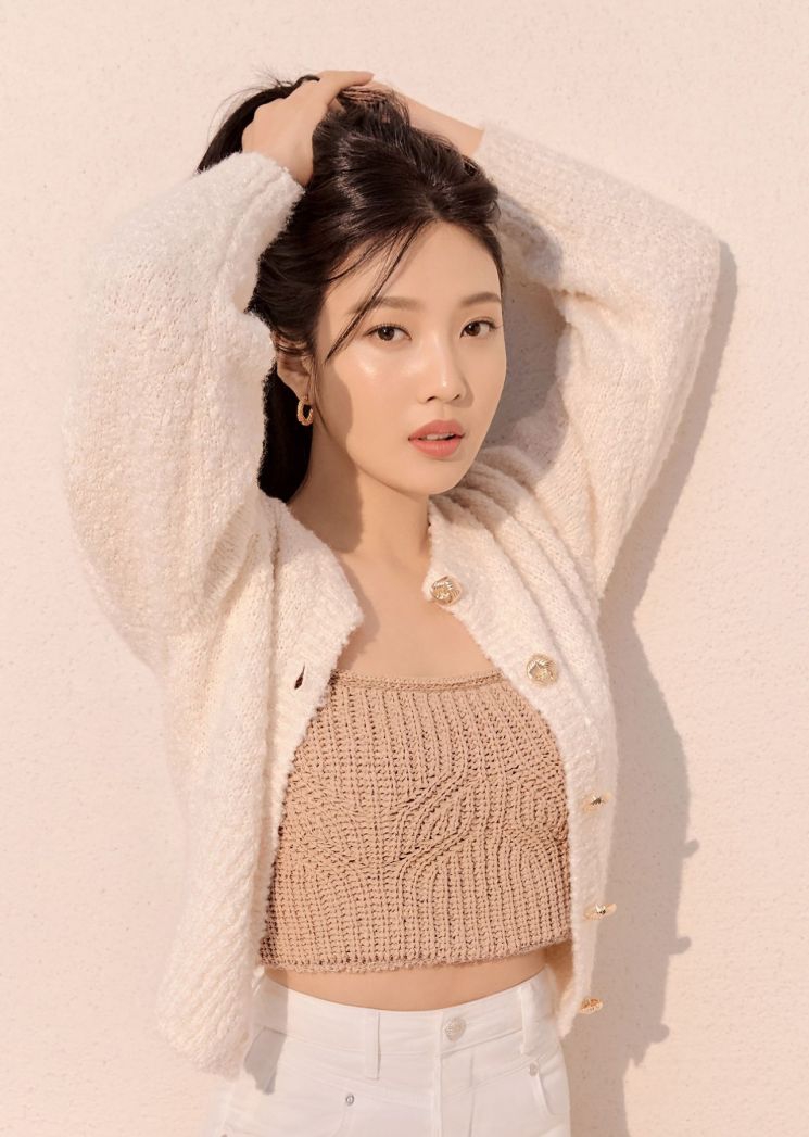 组图：RedVelvet成员Joy美妆写真公开 笑容甜美气质温柔