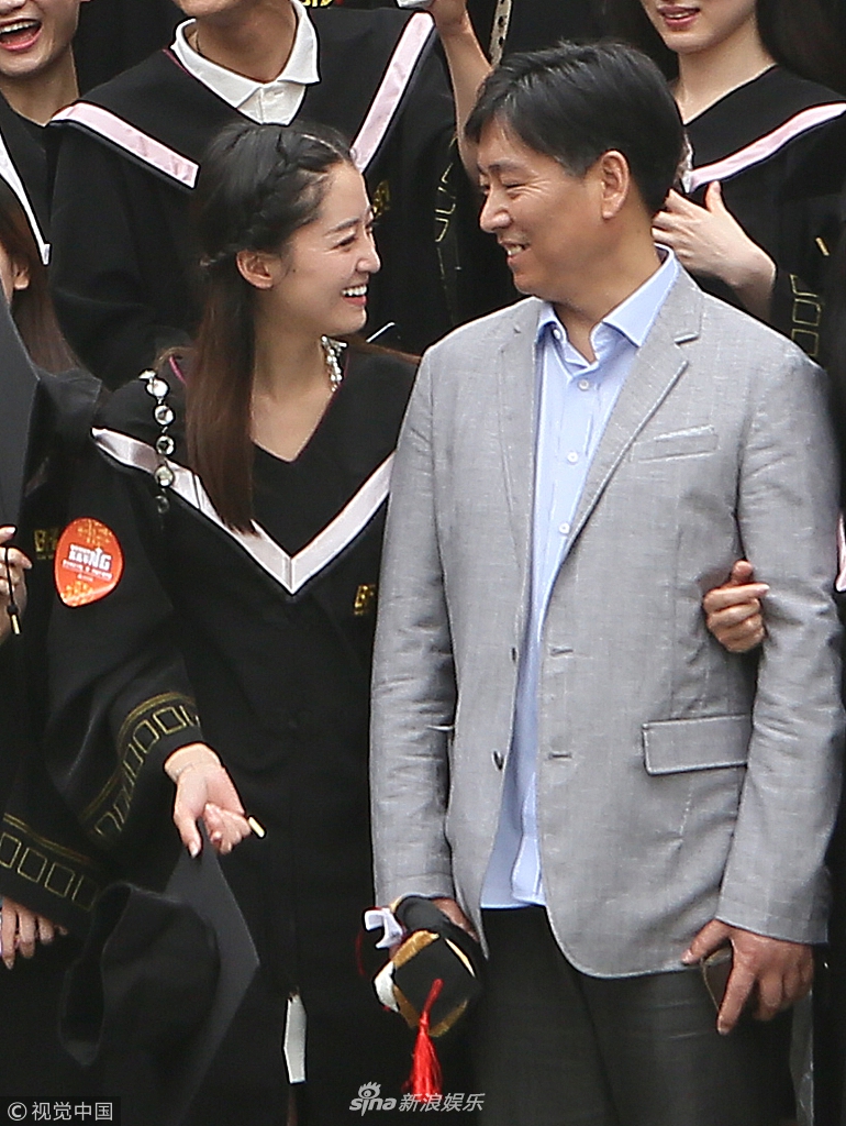 组图:北电张辉与娇妻刘熙阳旧照被扒 毕业典礼紧挨合影_高清图集_新浪