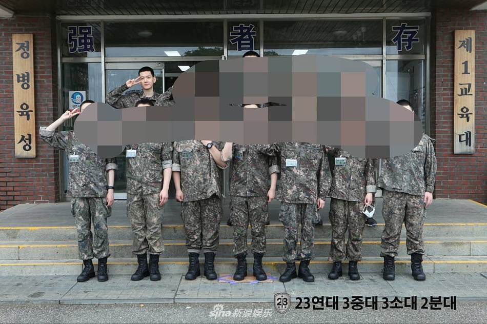 組圖：EXO邊伯賢軍隊訓練照公開 白嫩逆齡似高中生