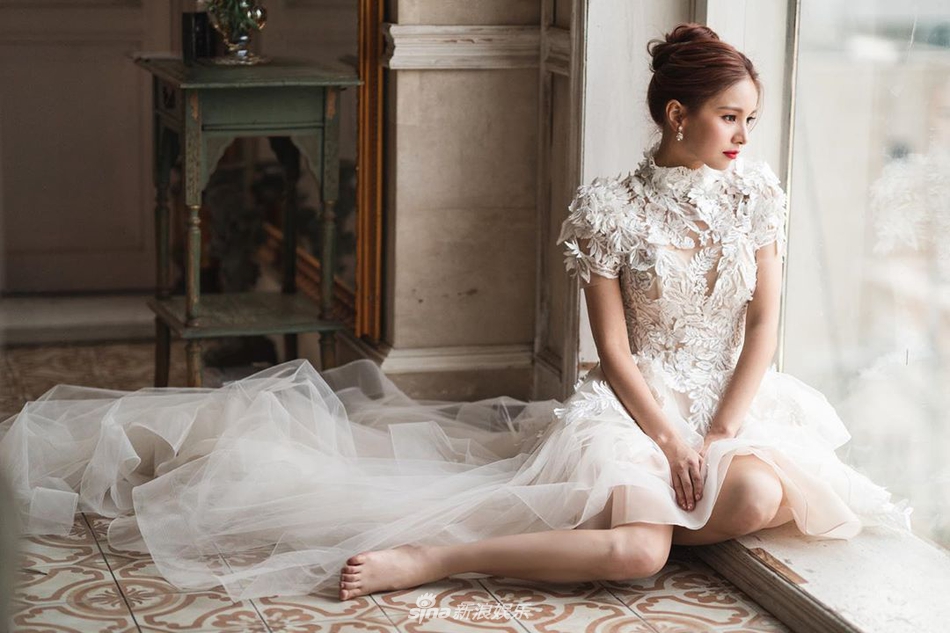 组图：前韩女团Fiestar金珍熙结婚 穿婚纱身材曼妙