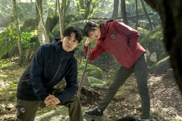 組圖：全智賢主演tvN新劇《智異山》 合作朱智勳劇照公開
