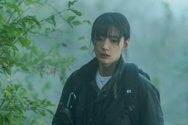 組圖：全智賢主演tvN新劇《智異山》 合作朱智勳劇照公開