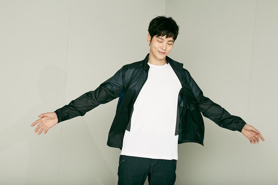 新浪娱乐讯 韩国艺人周元为代言品牌拍摄的一组最新宣传照今天在网上