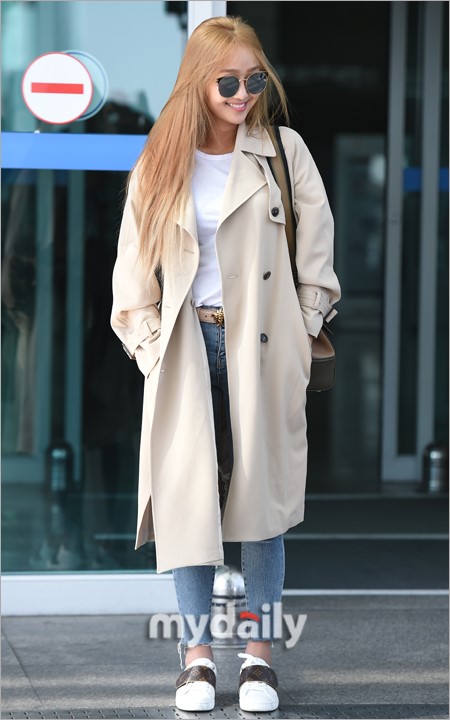 sistar孝琳亮相机场 春风拂发心情好