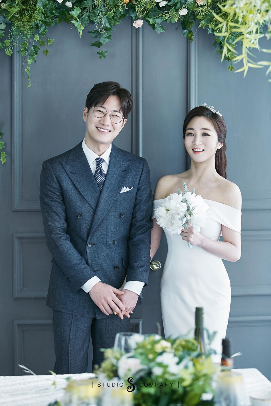 韩星夫妇赵宇钟郑多恩婚纱照公开 牵手笑容甜