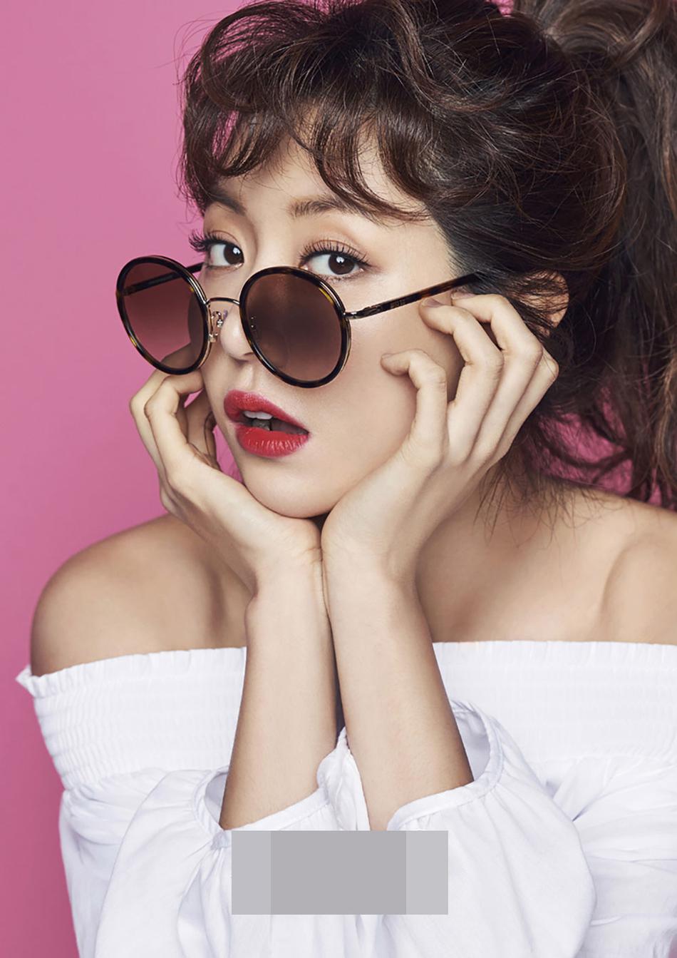组图:朴寒星拍墨镜写真 俏皮复古风造型甜美