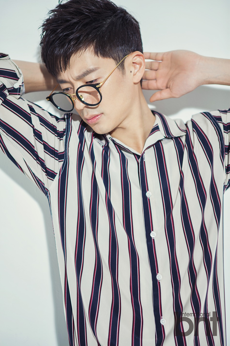 组图 韩国男歌手tim拍写真 成熟男人沉稳内敛