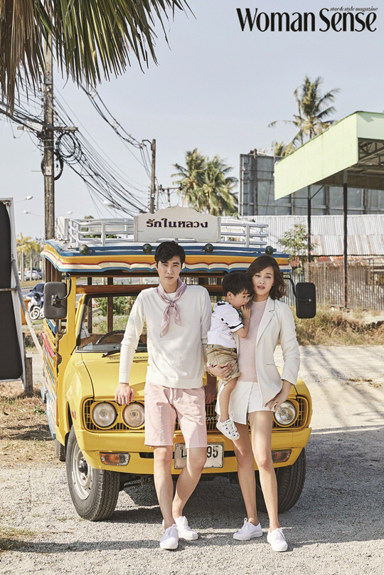 组图:水晶男孩高志溶一家三口写真 儿子乖萌超可爱