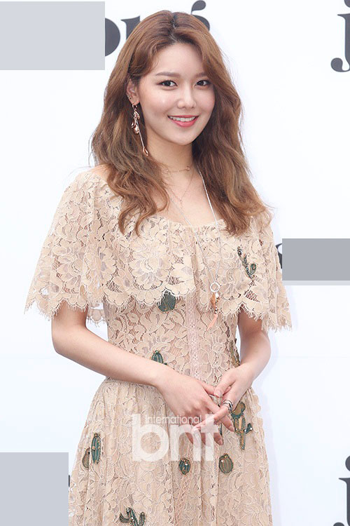 组图:少女时代秀英亮相身材修长 自带气场仙气十足_高清图集_新浪网