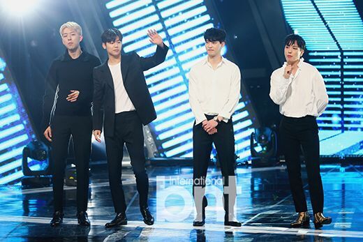 cnblue回归登台打造精英感