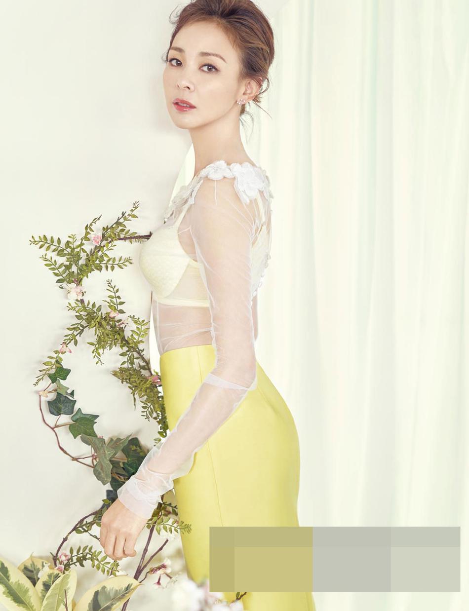 组图:41岁辣妈矢野志保拍内衣写真 风韵不减曲线性感