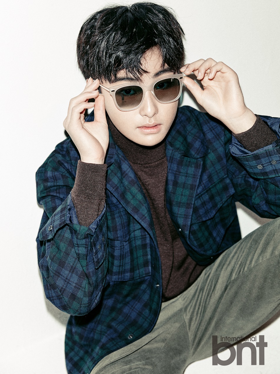 韩男星尹灿荣拍写真 纯净少年展现成长面貌