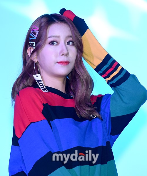 组图:韩国女团wassup宣传新专辑 造型俏皮欢乐唱跳_高清图集_新浪网