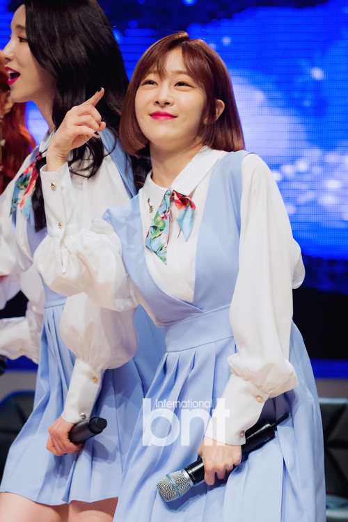 韩女团laboum热舞发新专 六成员清新甜美