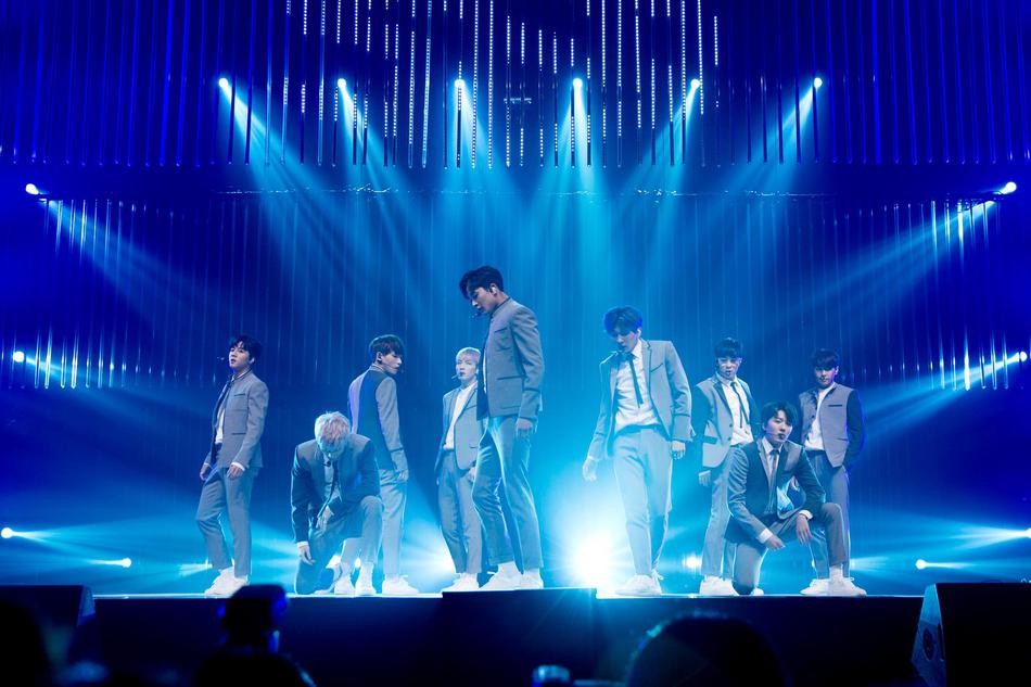 组图:韩男团sf9动感发新专辑 九成员热舞酷帅阳光