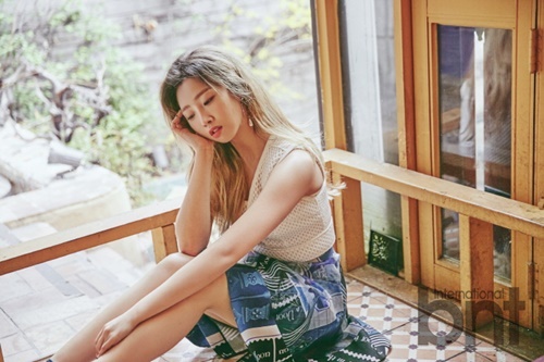 孔敏智拍时尚写真 solo归来色彩亮眼成熟蜕变