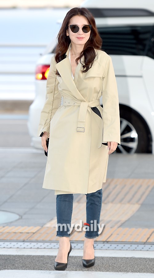 组图:韩星李一花现身机场出国 飞往夏威夷拍杂志写真