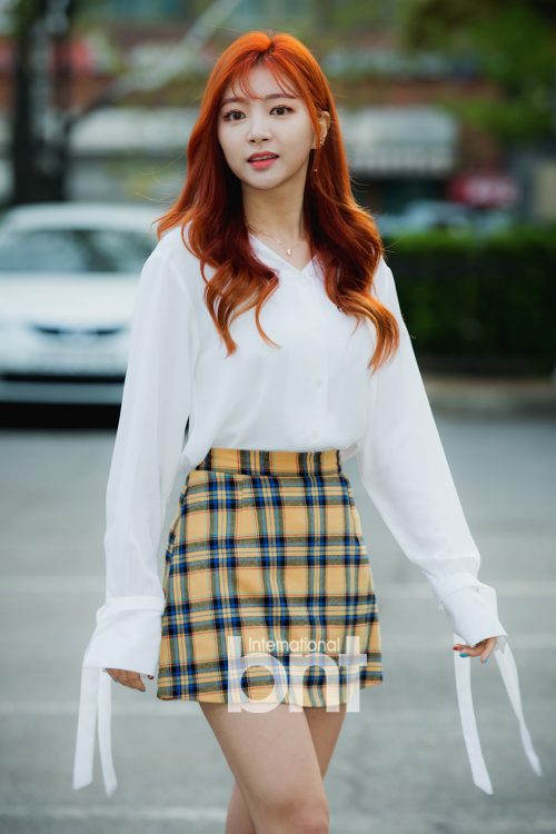 韩女团laboum赴《音银》彩排 甜美少女清新