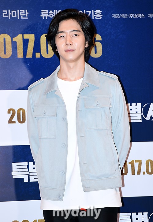 组图:朴有天弟弟朴有焕遭起诉后首亮相 留长发变沧桑