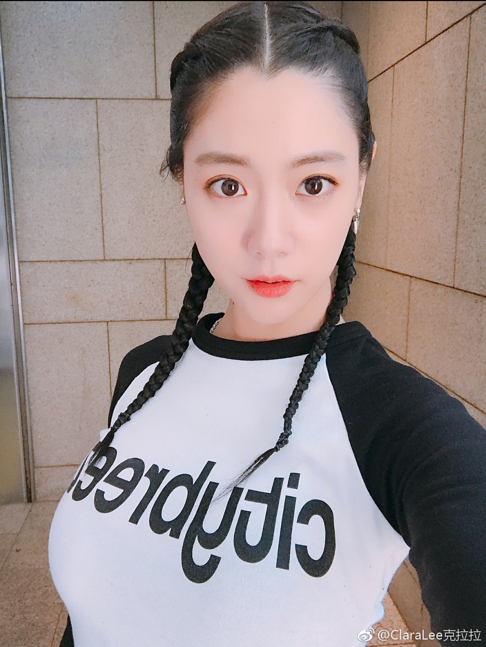 组图:clara穿紧身运动装曲线明显 编辫子俏皮可爱_高清图集_新浪网