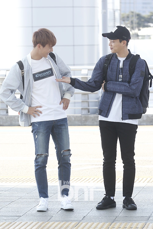 韩国男团highlight成员尹斗俊,孙东云经由仁川国际机场出发,前往老挝