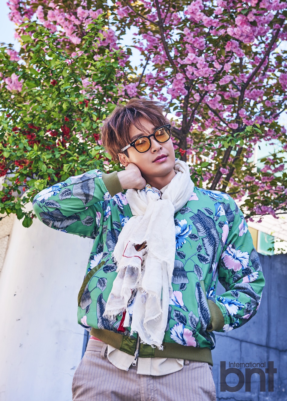 组图:韩星郑糠云拍写真 反转变身演绎别样帅气