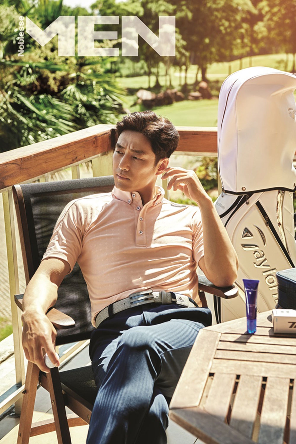 组图:池珍熙运动写真曝光 打高尔夫秀健美身材