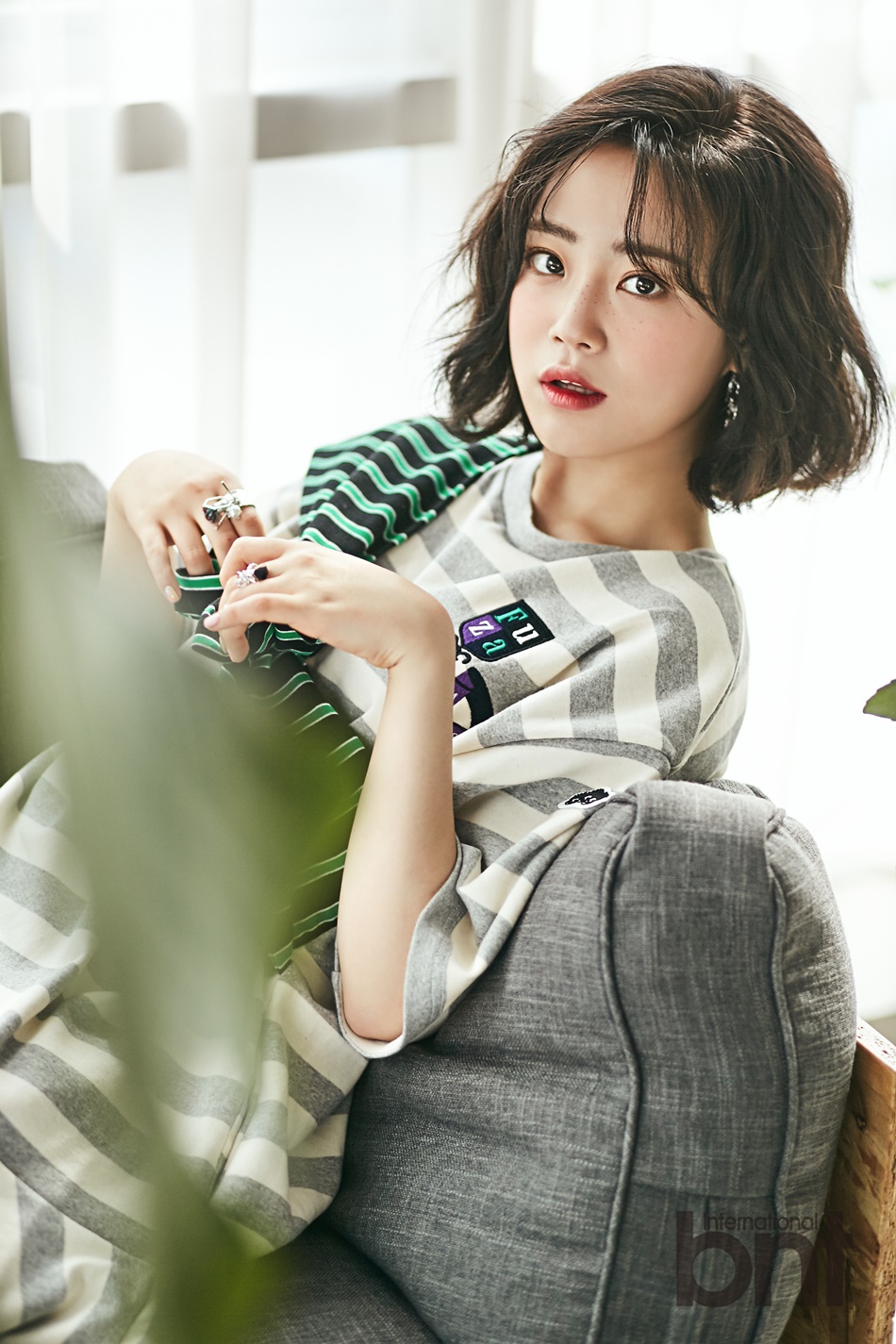 许龄智拍时尚写真 气质少女展现成长面貌[11p]