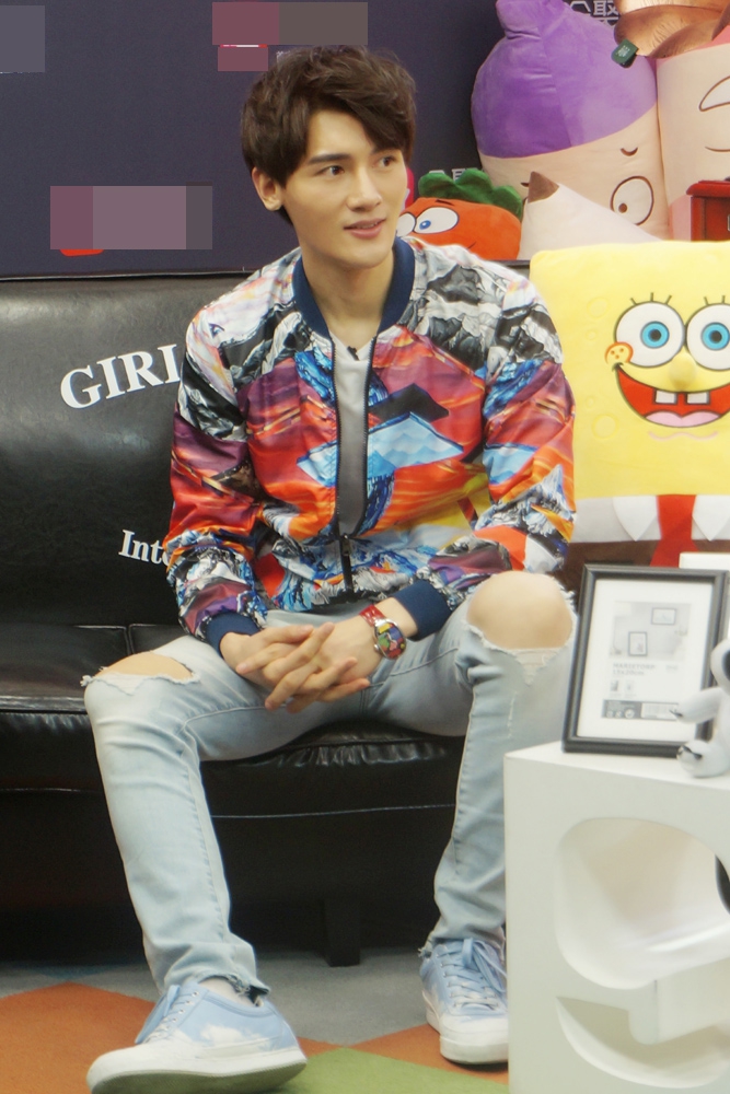 组图:马维希访谈机智过招 反差萌展鬼马一面