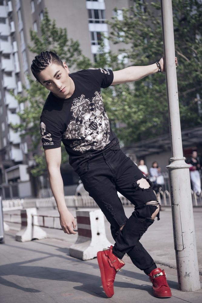 组图杜珺雷鬼造型写真轻松演绎时尚嘻哈风