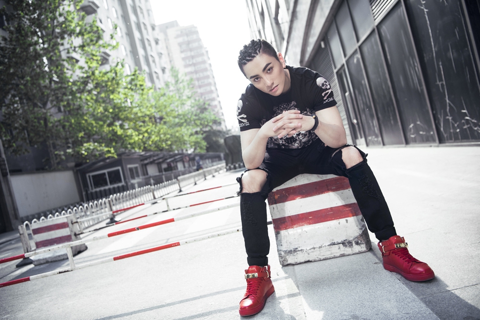 组图杜珺雷鬼造型写真轻松演绎时尚嘻哈风