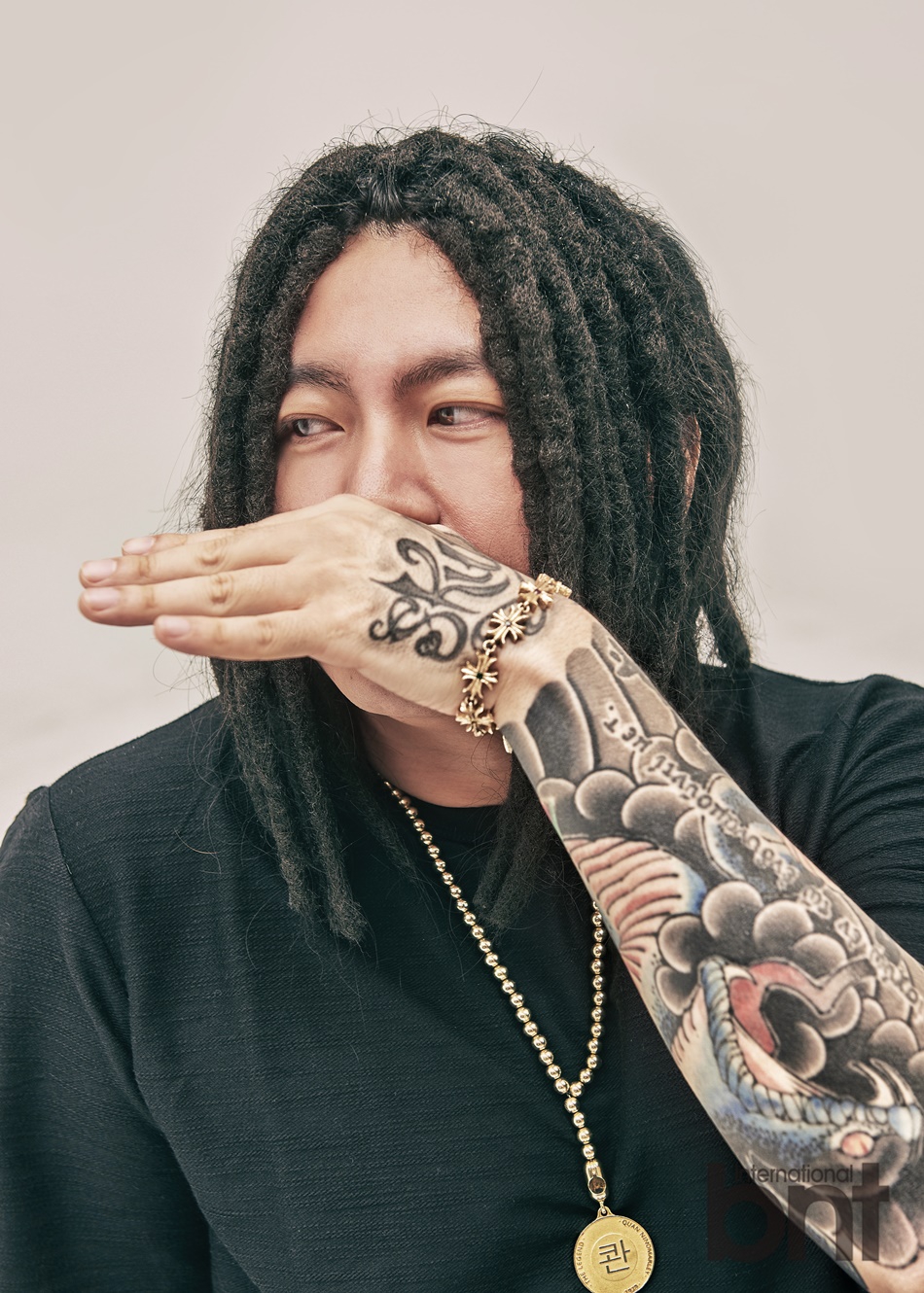 组图:skull拍时尚写真 神秘梦幻演绎个性雷鬼风