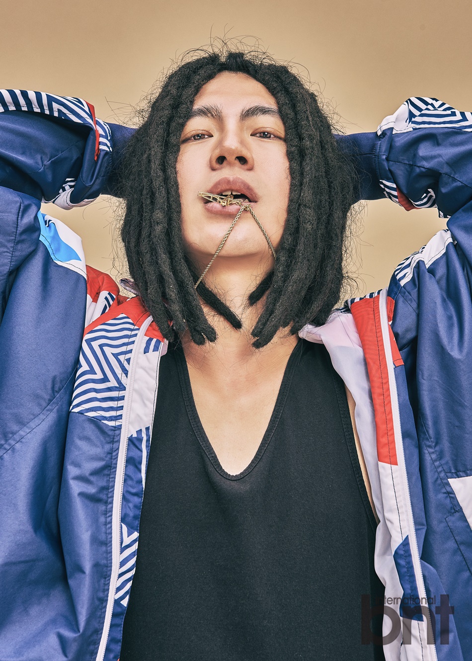 新浪娱乐讯 近日,韩国歌手skull携手bntnews拍摄了一组时尚写真.