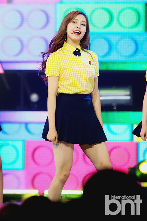 组图:韩女团berry good娇俏黄衣 唱跳表演可爱_高清图集_新浪网