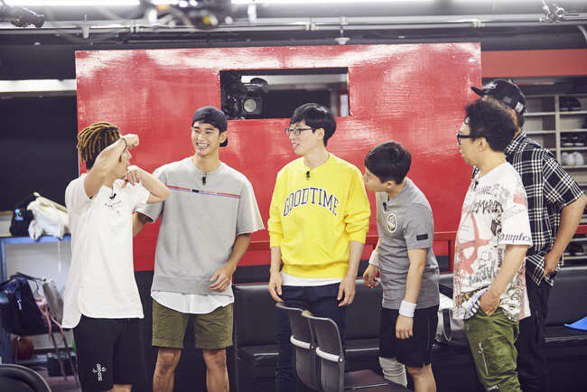 4 / 5 新浪娱乐讯 韩国mbc电视台综艺节目《无限挑战》将播出五名成员