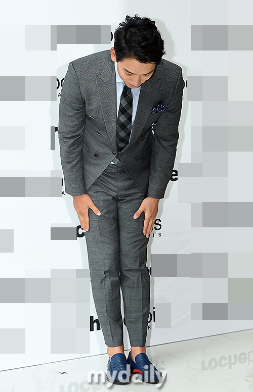 组图:准爸爸rain亮相活动 西装笔挺帅气俊朗