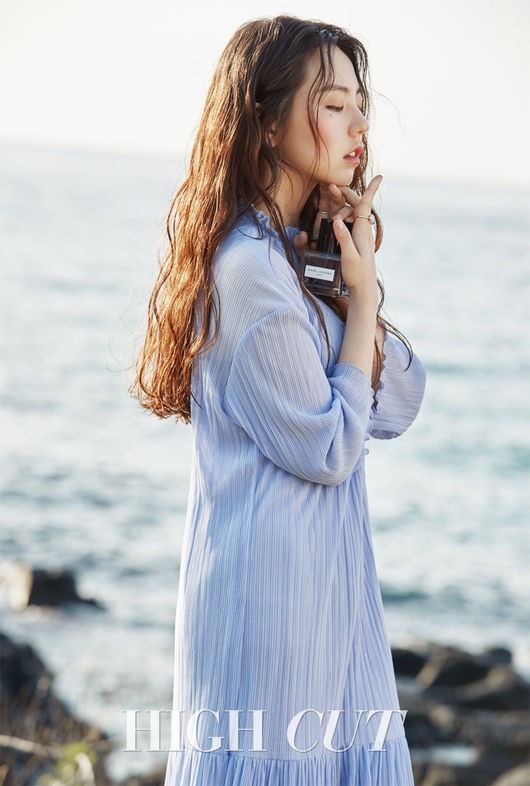 安昭熙济州岛拍杂志写真 释放自热清纯美丽