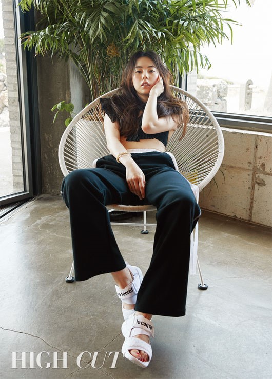 安昭熙济州岛拍杂志写真 释放自热清纯美丽