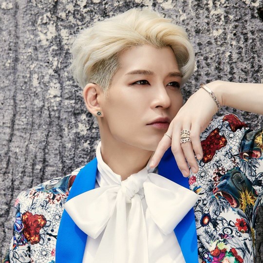 组图:水晶男孩姜成勋写真公开 冻龄容颜帅气依旧