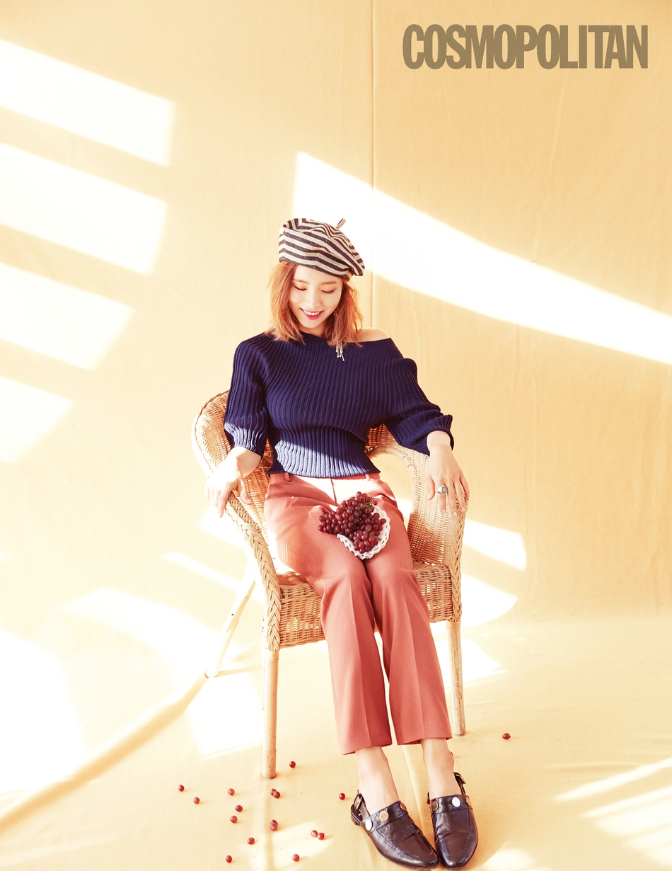 组图:《河伯》申世京拍时尚写真 剪短发气质倍增