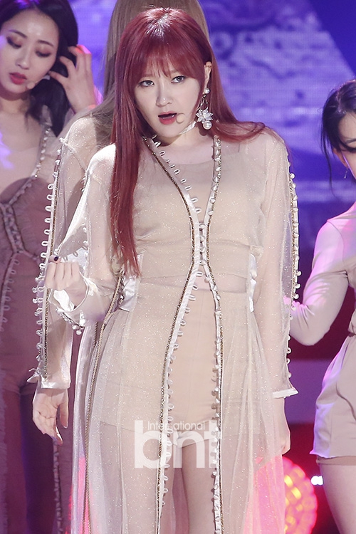 ninemuses穿薄纱热舞 身材曲线毕现抢眼球