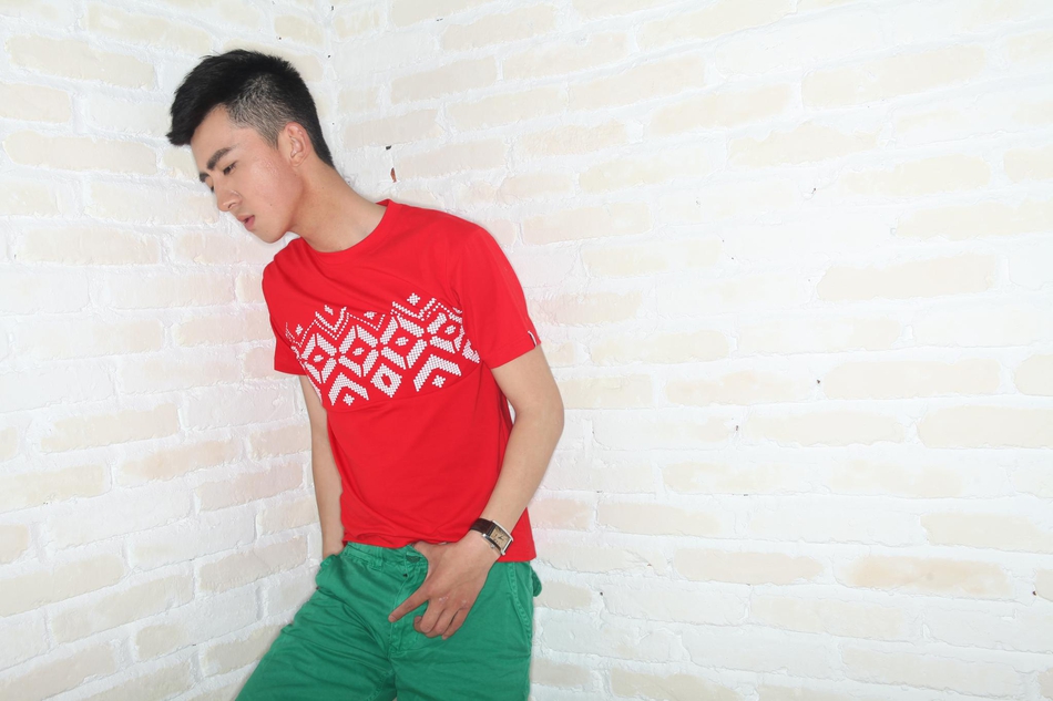 组图:刘小震曝清新夏日写真 休闲时尚活力十足