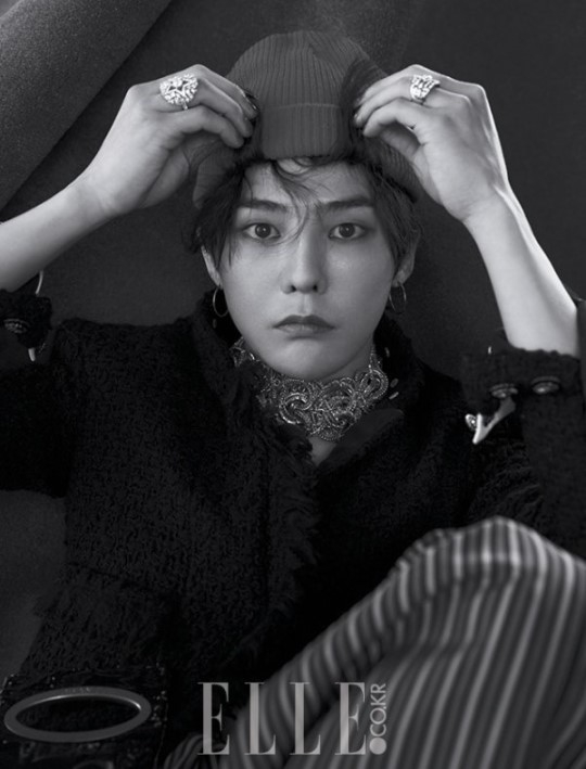 权志龙拍时尚大片 咬下唇无辜眼神乖萌