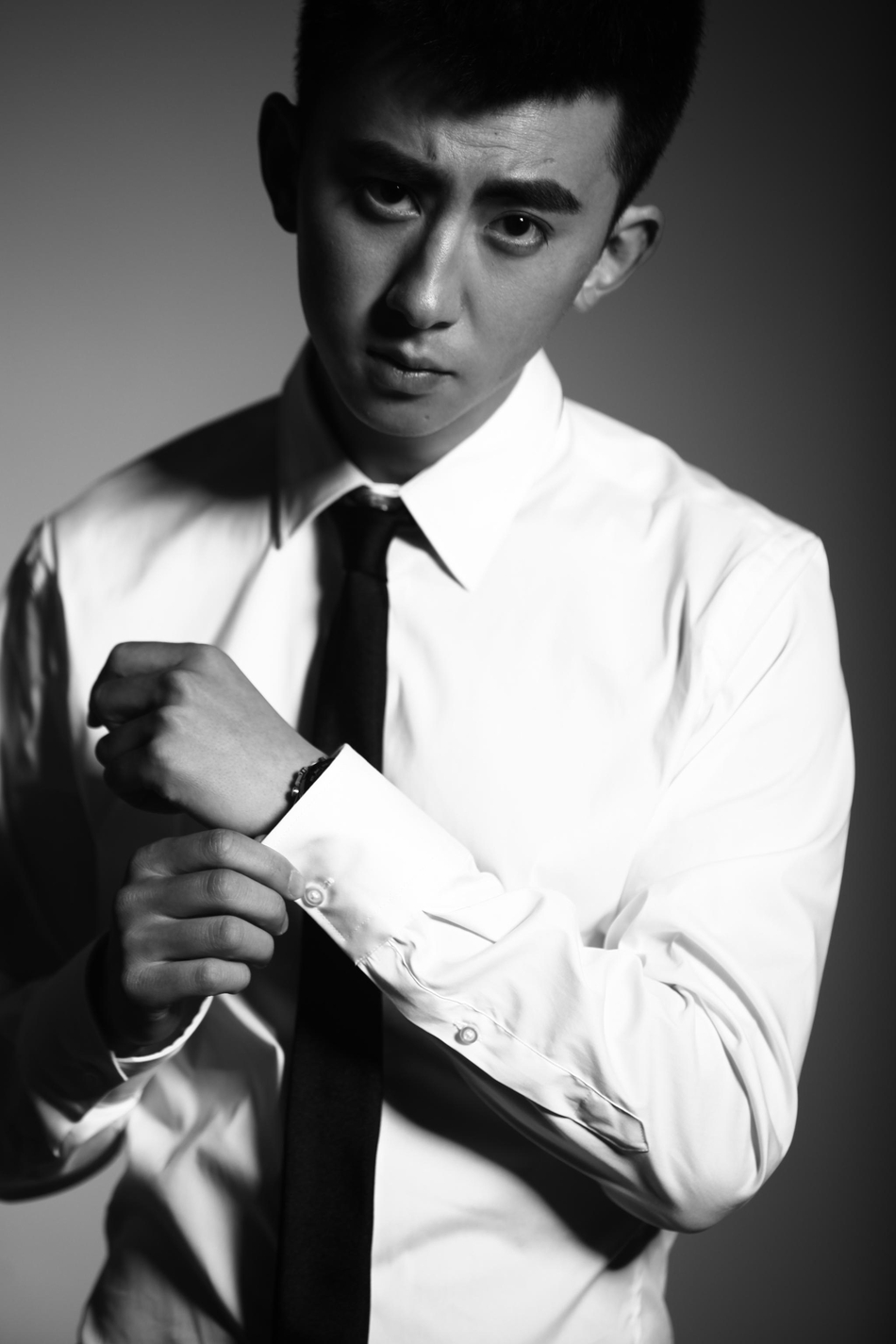 刘小震曝清新夏日写真 休闲时尚活力十足